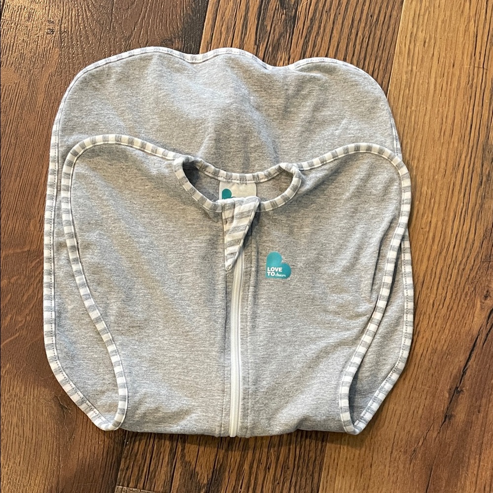 Love to Dream Gray Swaddle Up sz small